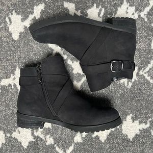 Blondo Waterproof Suede Lined Bootie size 7.5